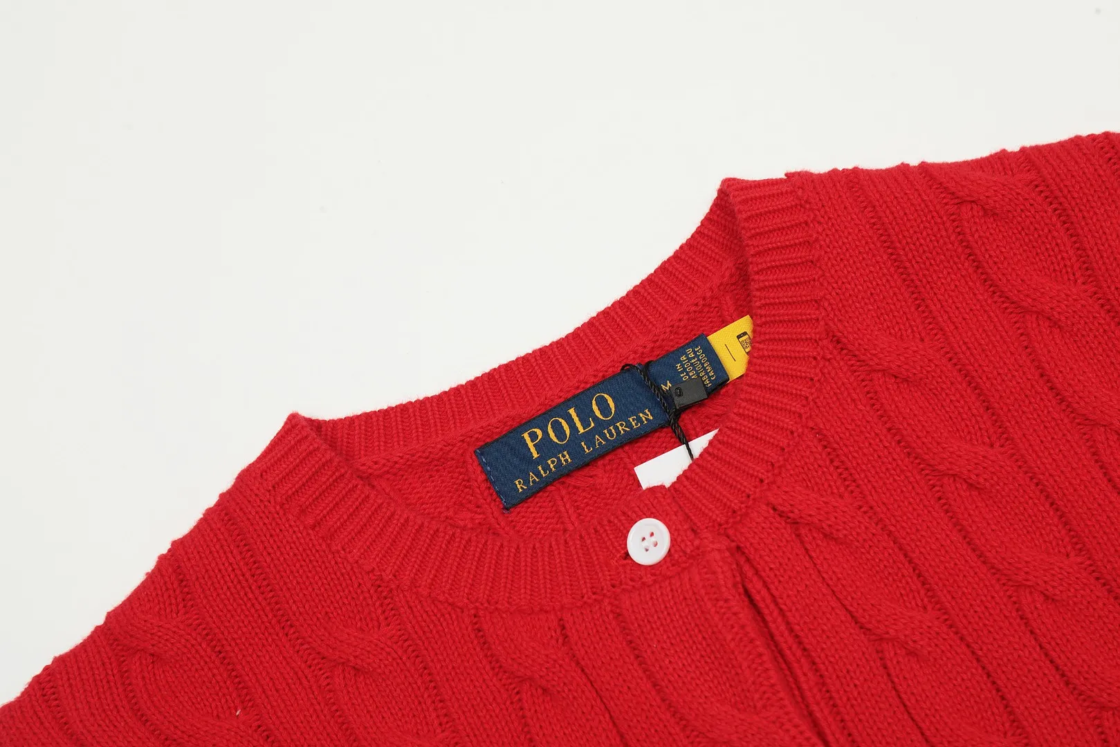 🅿️176 "Top quality" Style number: DS021# (not off the shelves all year round) [Ralph Lauren round neck cardigan solid color pony embroidered logo knitted short sleeves] ✅Ralph Lauren classic basic versatile all-season cardigan knitted short sleeves ✅Main supplier platform live broadcast Wholesale entities Replenish when out of stock Not off the shelves ✅ZP quality 1:1 version Scan the code to enter the GF website Counter quality ✅Details and quality are the only one in Guangzhou. Imported quality cotton yarn, focusing on high-end, cost-effective. Needless to say good quality. ✅The version is restored to the original order. The maximum size can be worn up to 160 pounds. Loose, comfortable and stress-free.